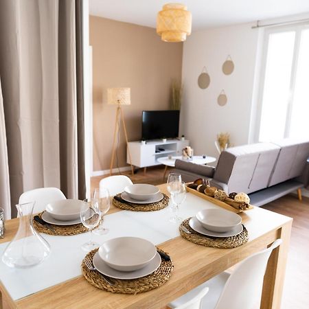 Spacieux Appartement Avec Parking Prive A Сомюр Екстериор снимка
