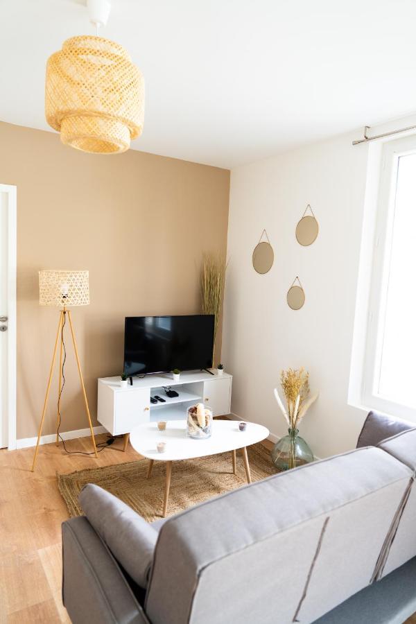 Spacieux Appartement Avec Parking Prive A Сомюр Екстериор снимка