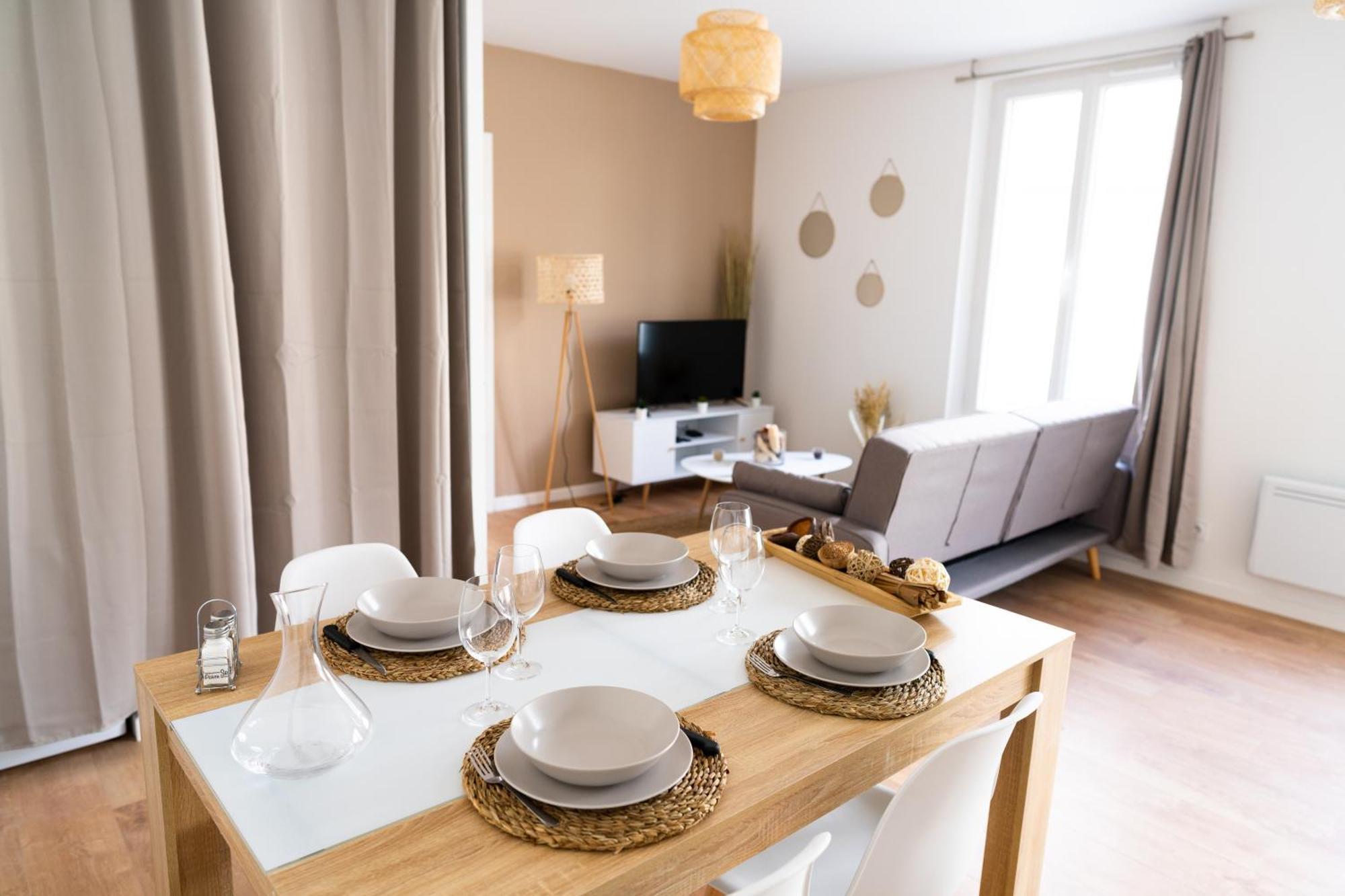 Spacieux Appartement Avec Parking Prive A Сомюр Екстериор снимка